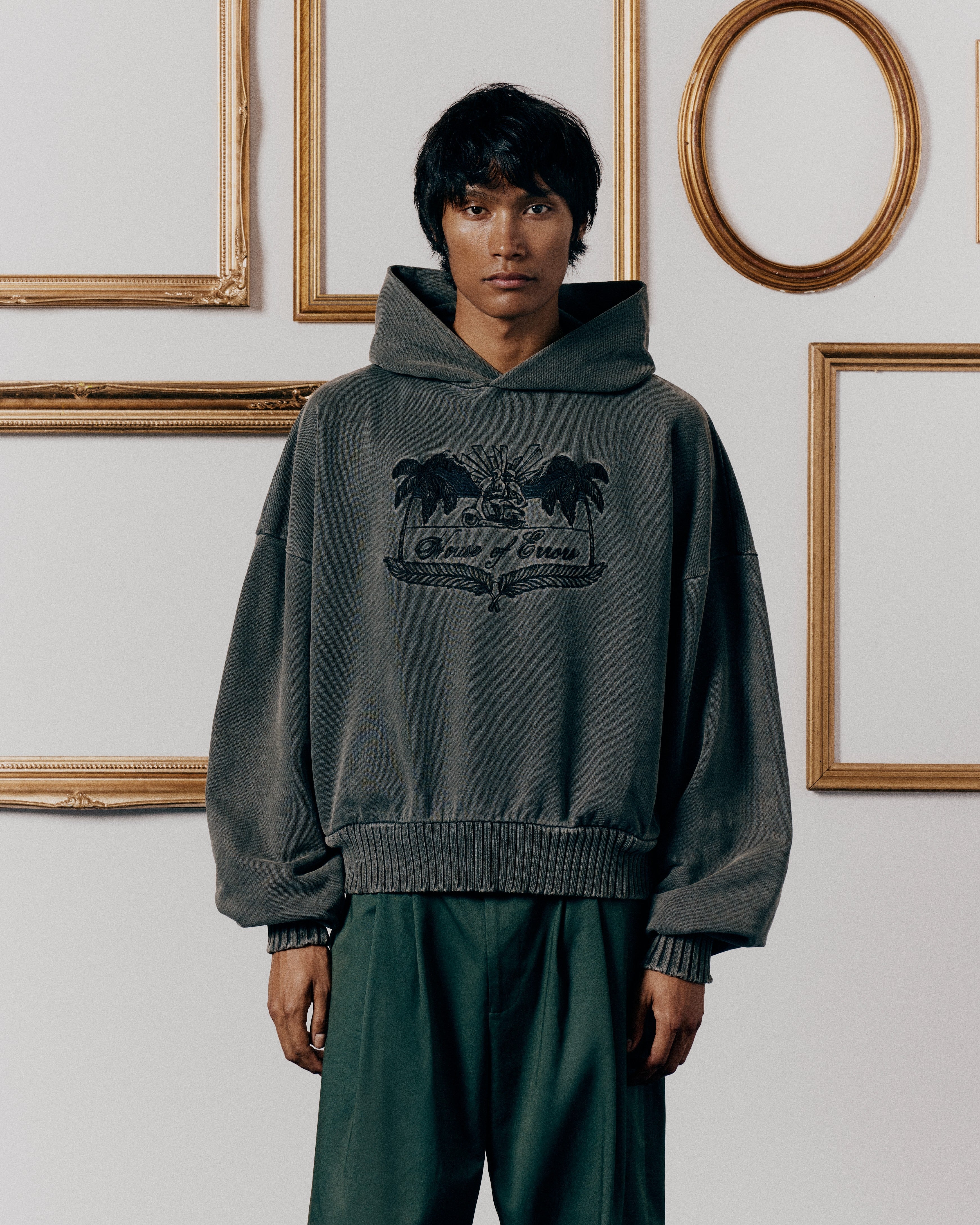 CREST HOODIE IN SABLE