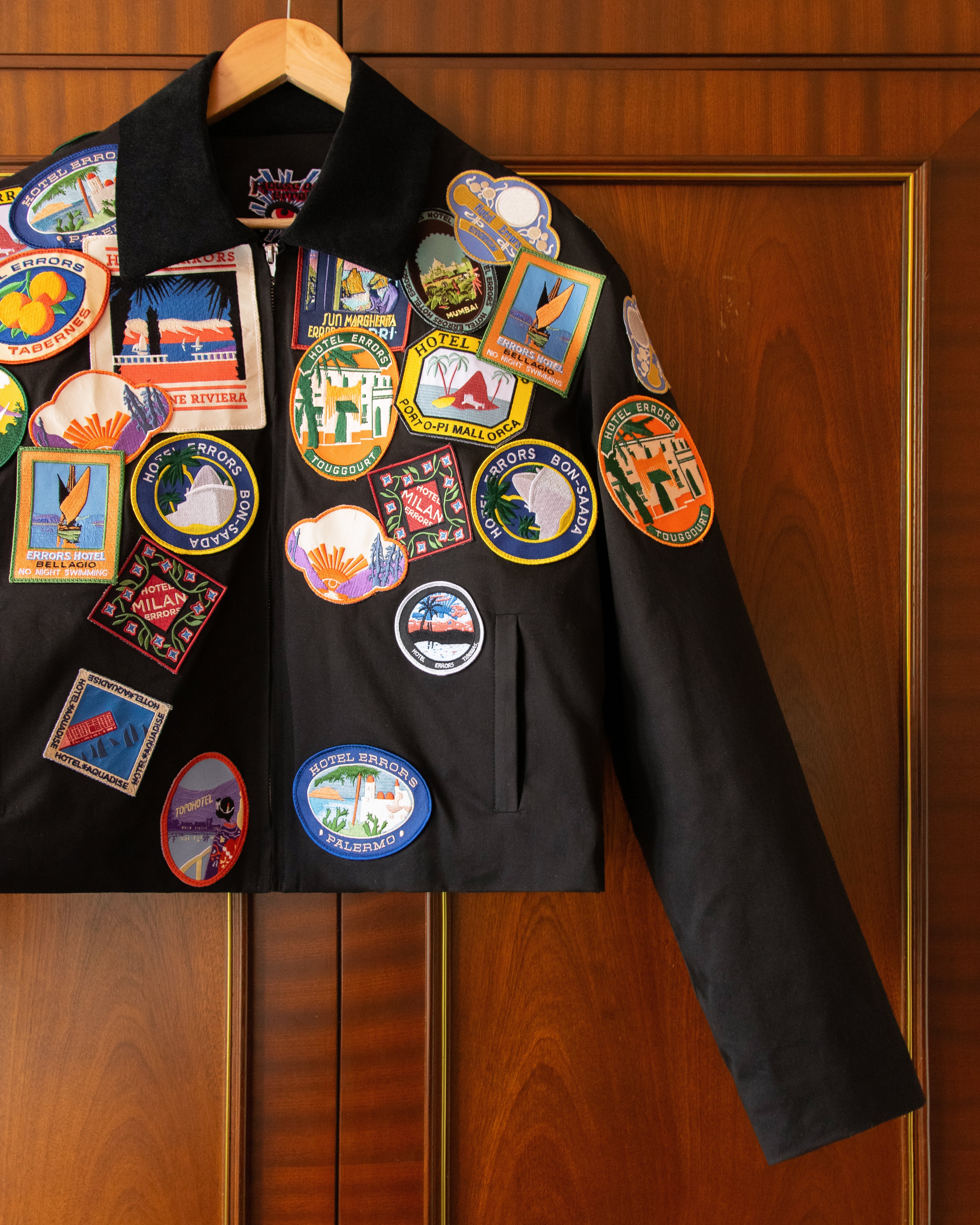 HOTEL ERRORS PATCH JACKET IN BLACK