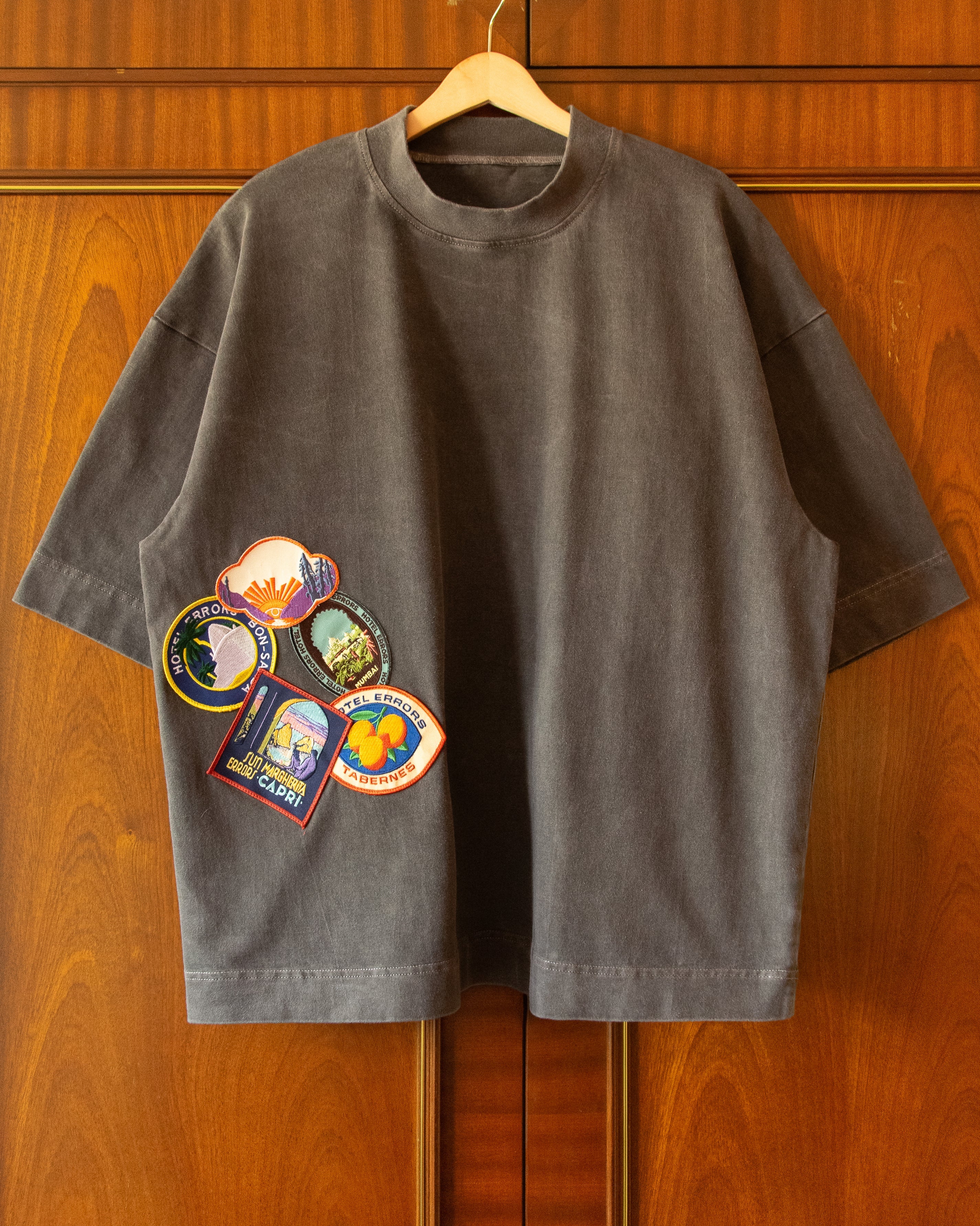 HOTEL ERRORS PATCH HEAVYWEIGHT TEE IN SABLE