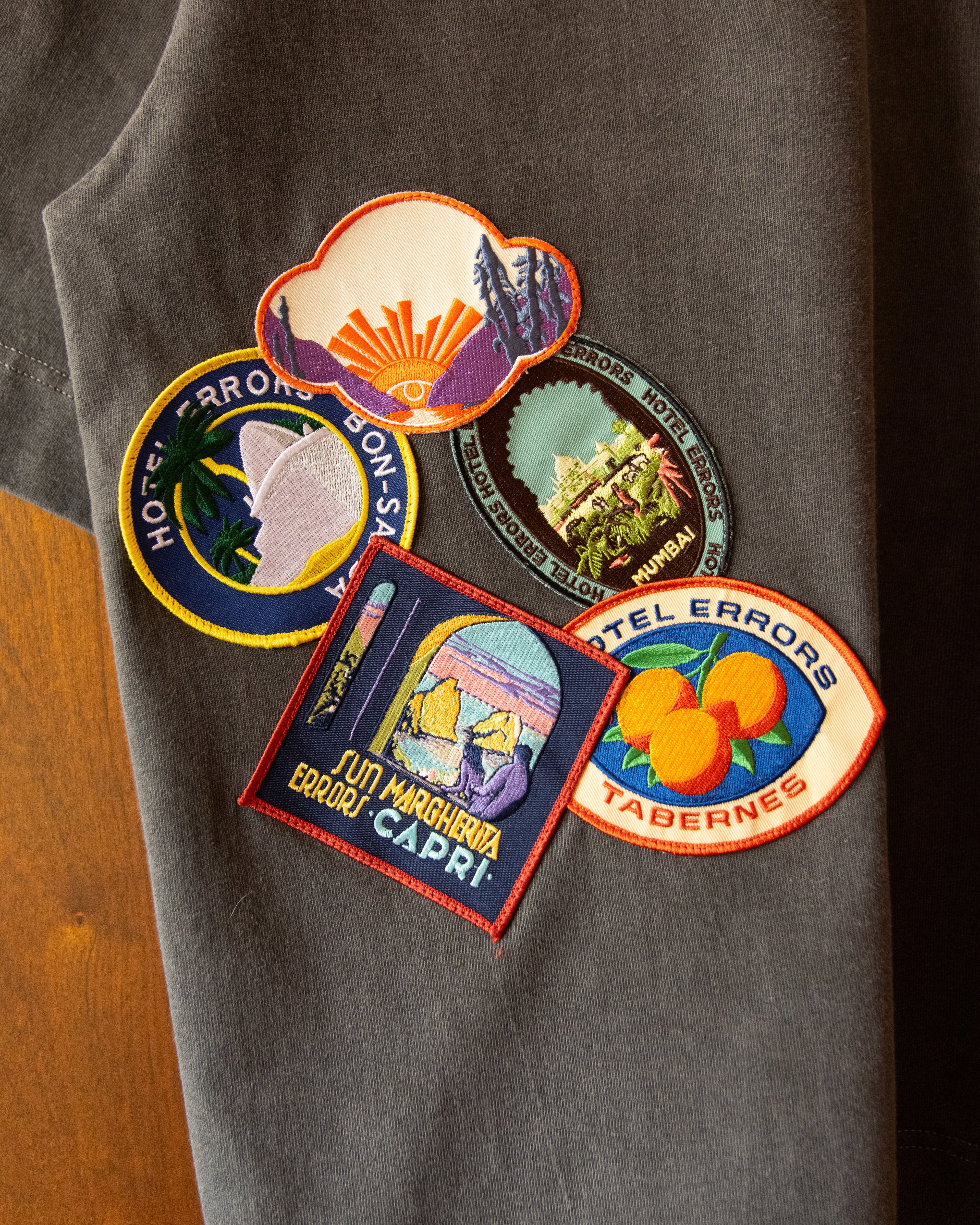 HOTEL ERRORS PATCH HEAVYWEIGHT TEE IN SABLE