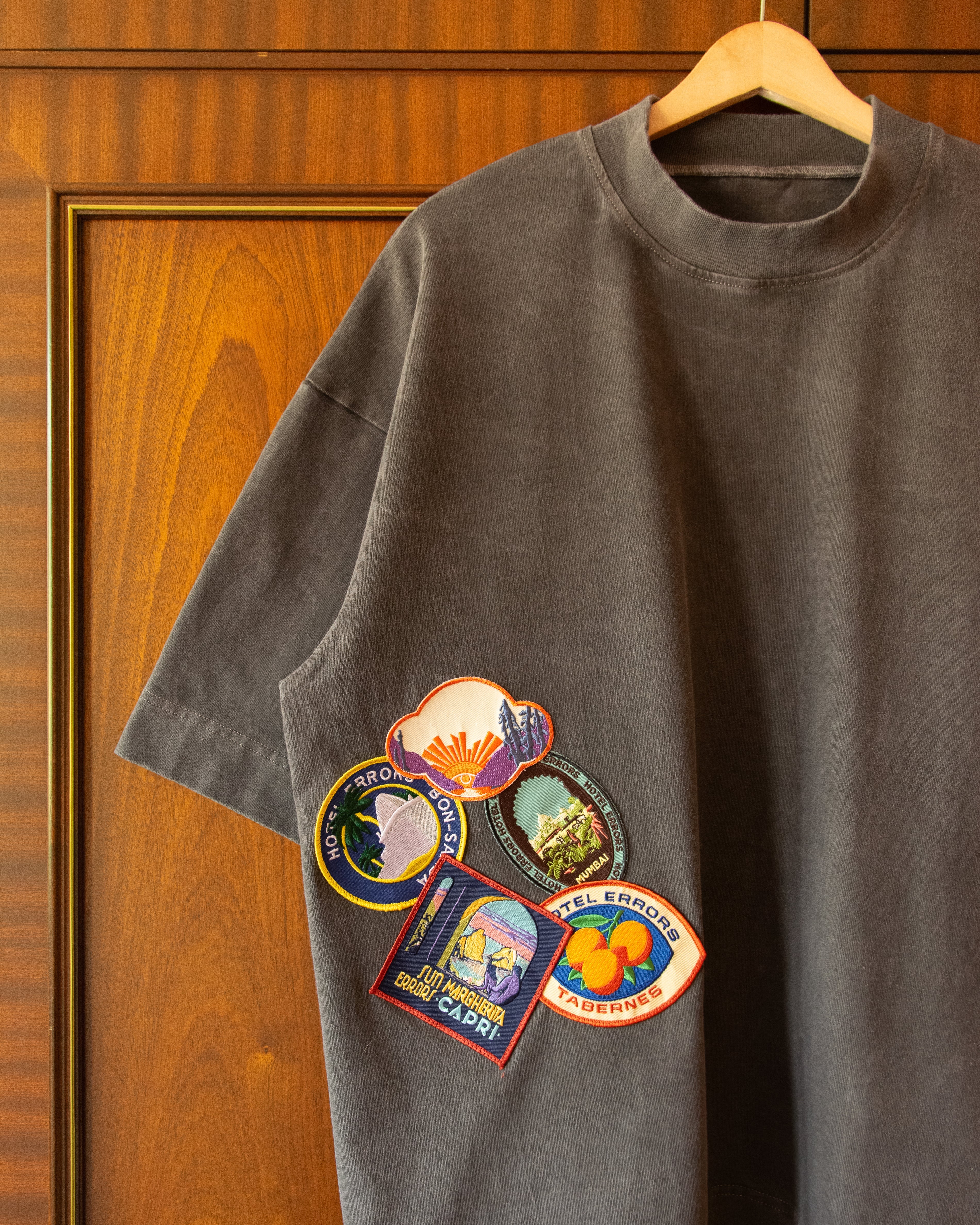 HOTEL ERRORS PATCH HEAVYWEIGHT TEE IN SABLE