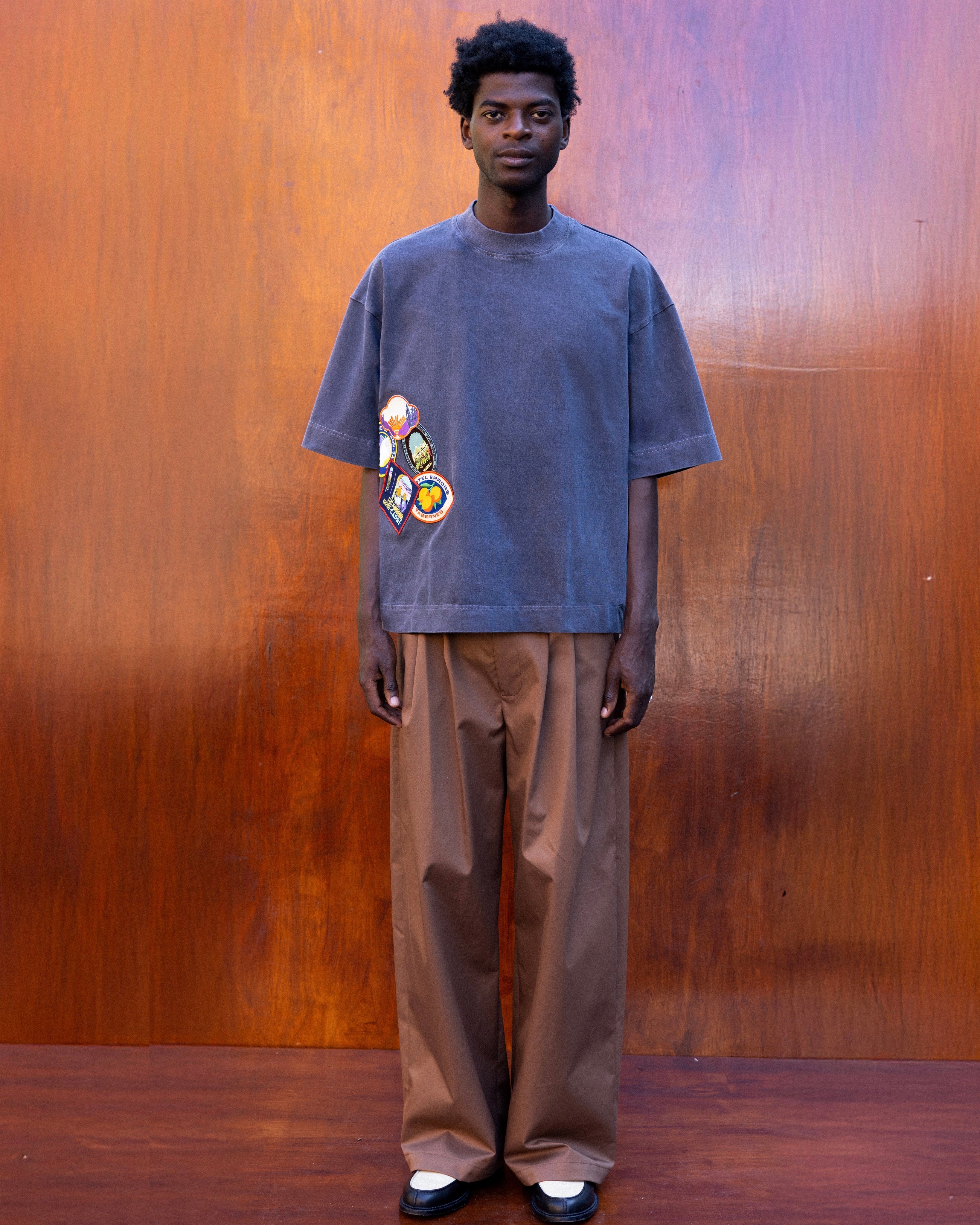 HOTEL ERRORS PATCH HEAVYWEIGHT TEE IN SABLE