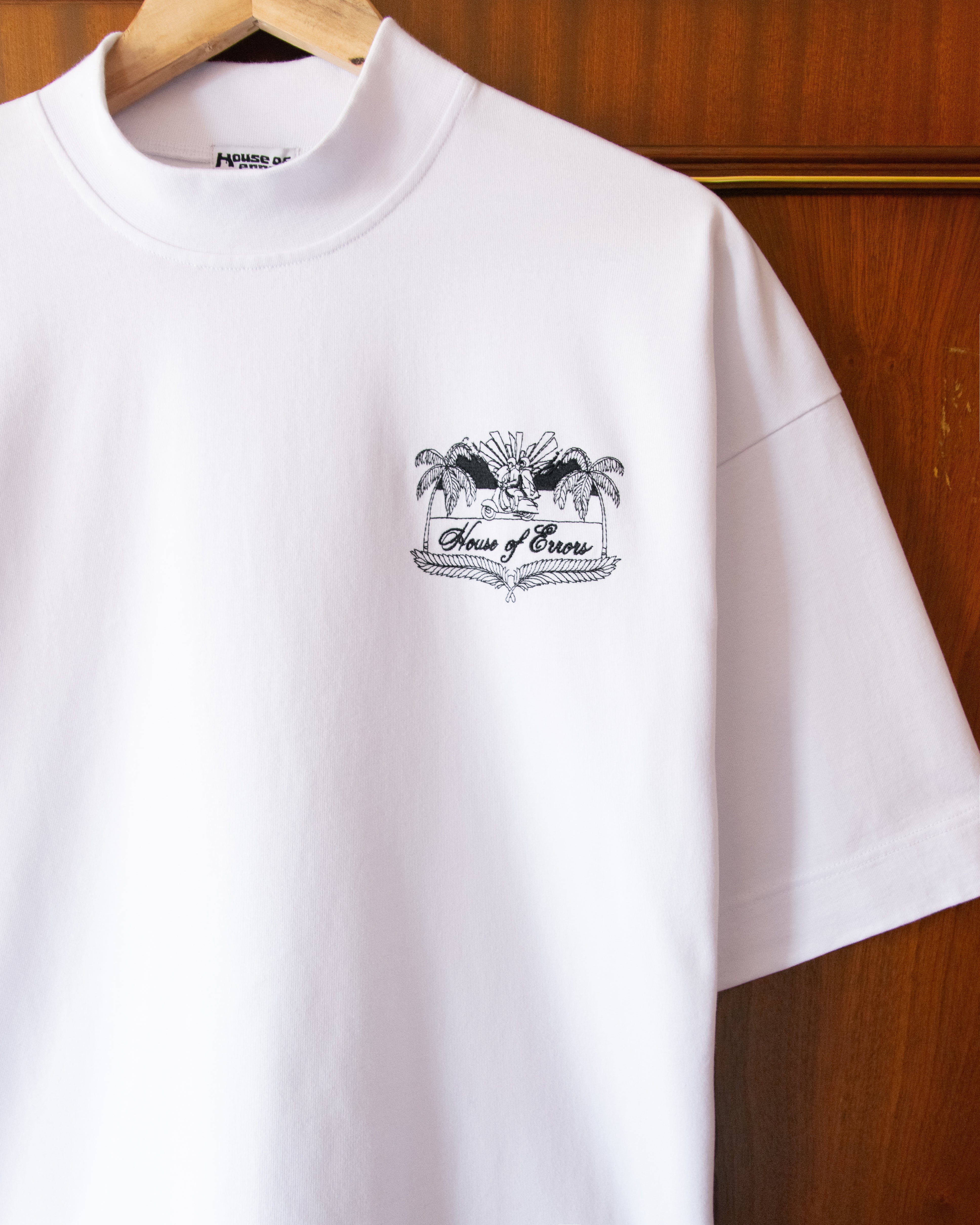 HEAVYWEIGHT CREST TEE