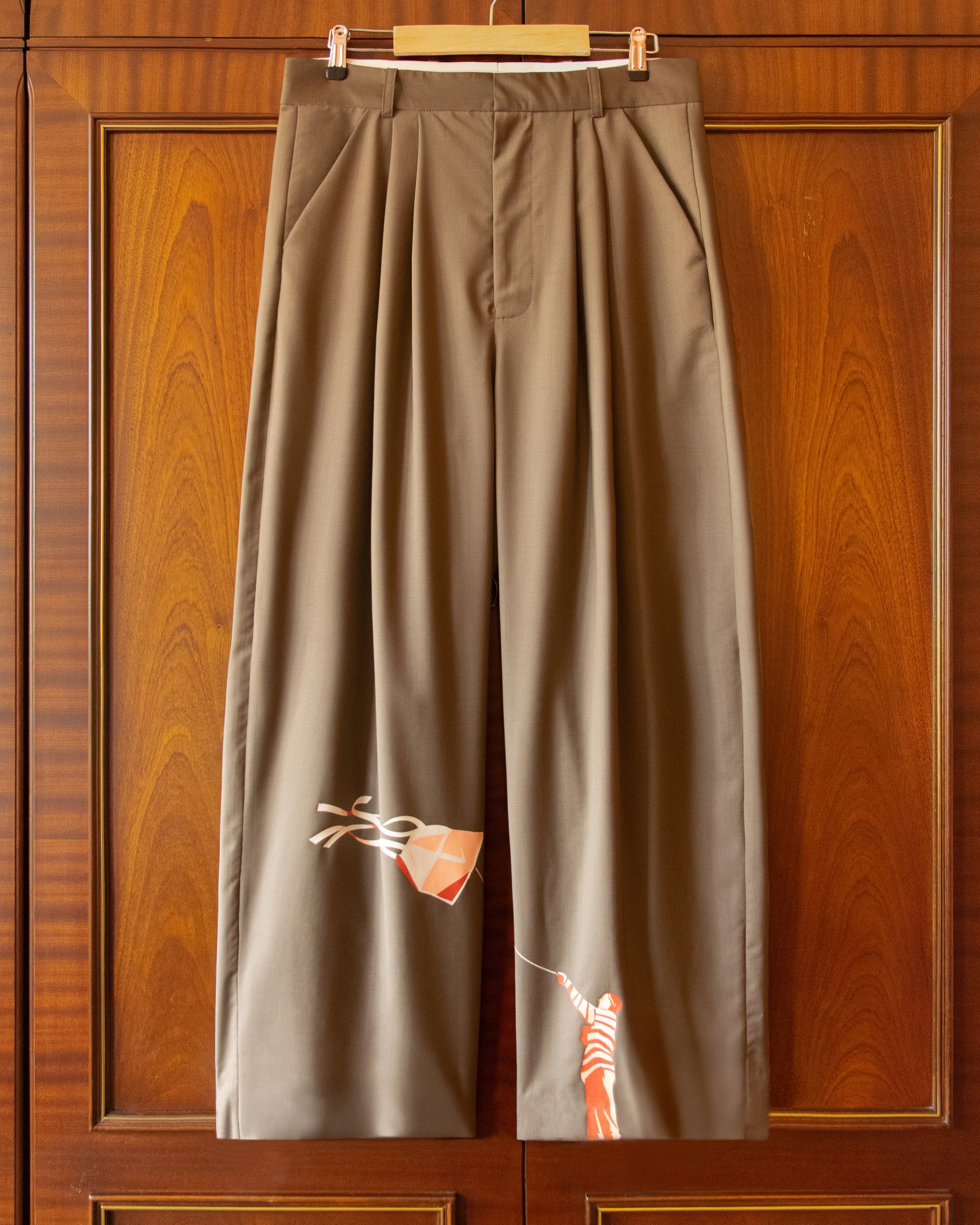 PLEATED WOOL KITE TROUSERS