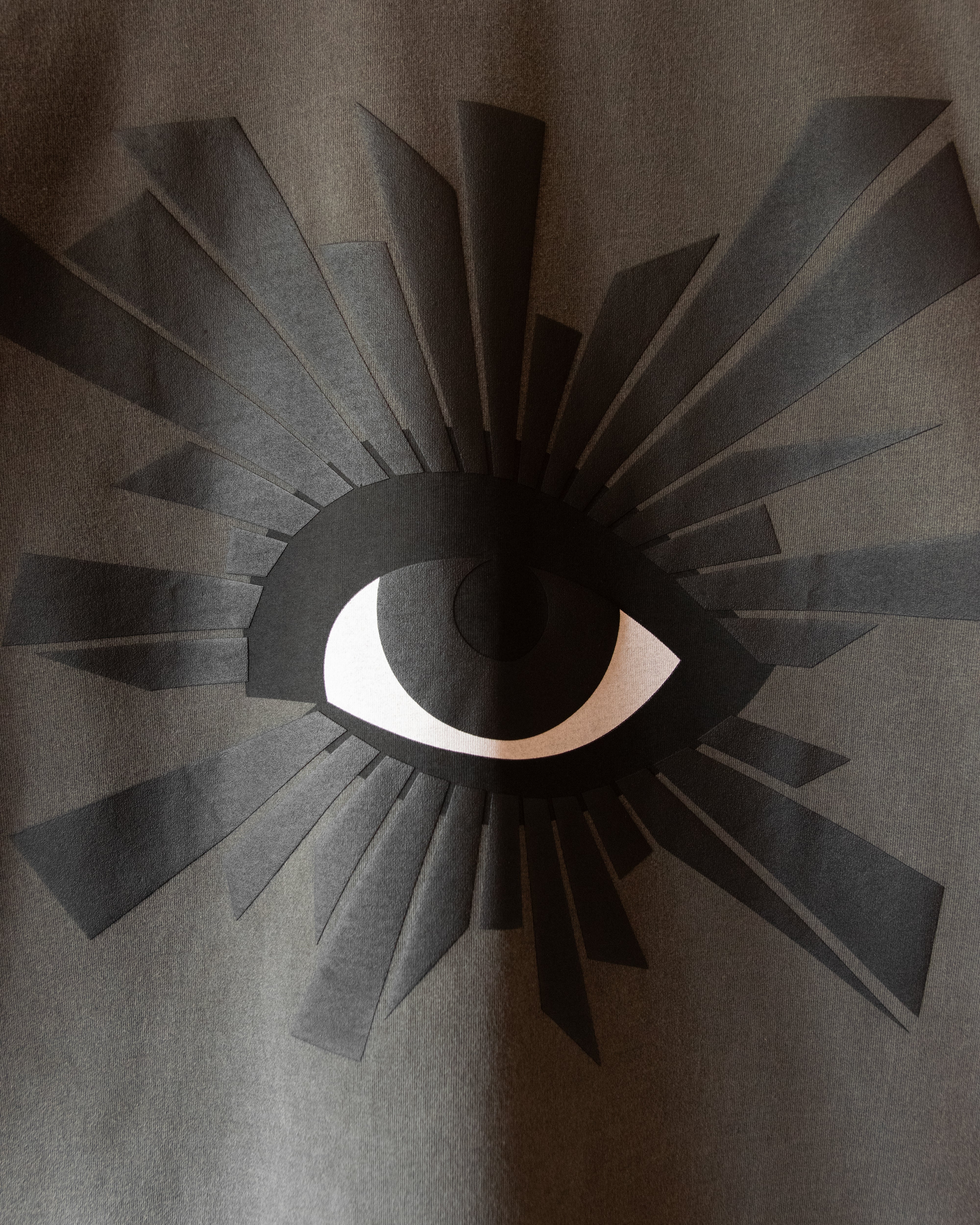 ALL-SEEING HEAVYWEIGHT TEE IN SABLE