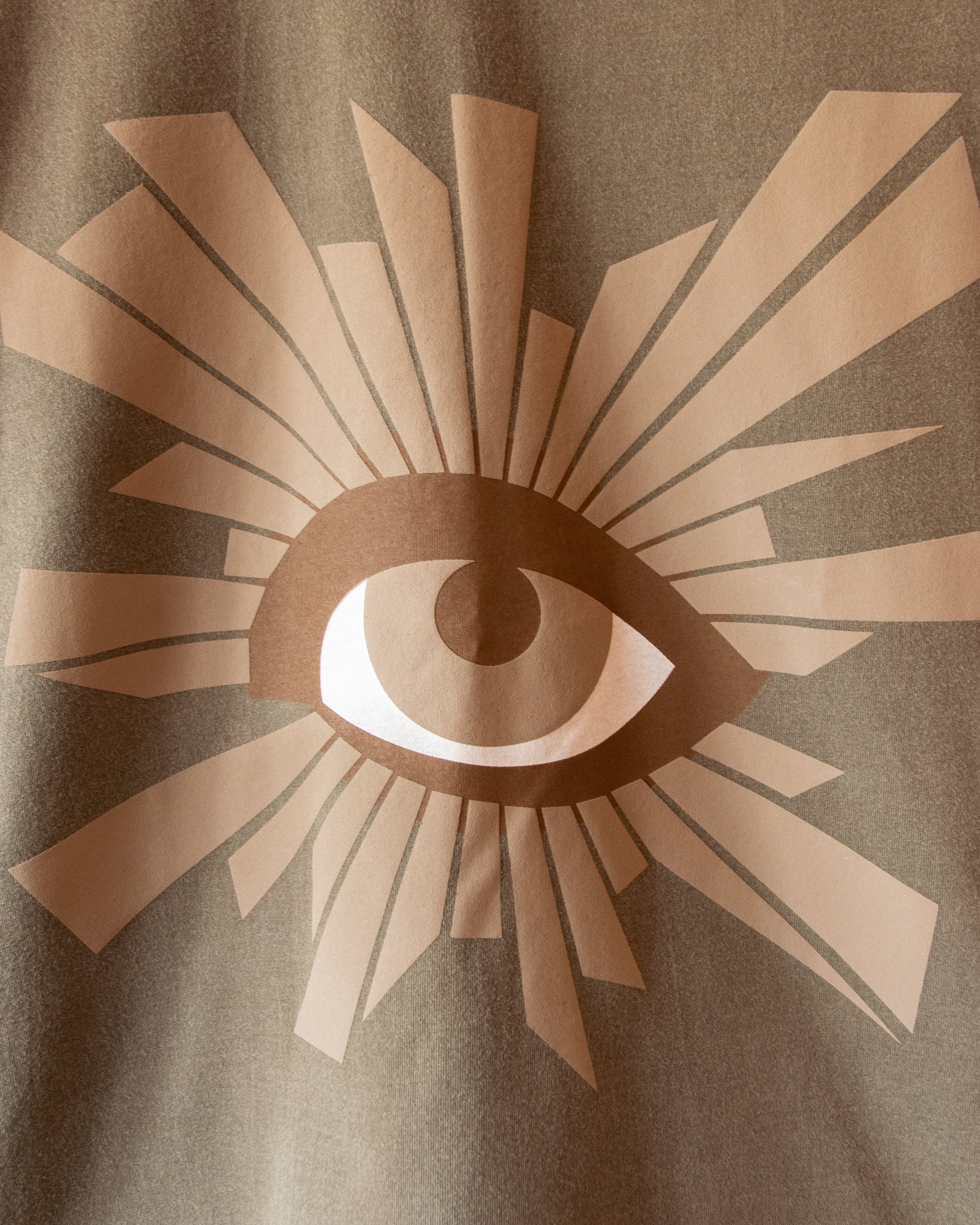 ALL-SEEING HEAVYWEIGHT TEE IN SILT