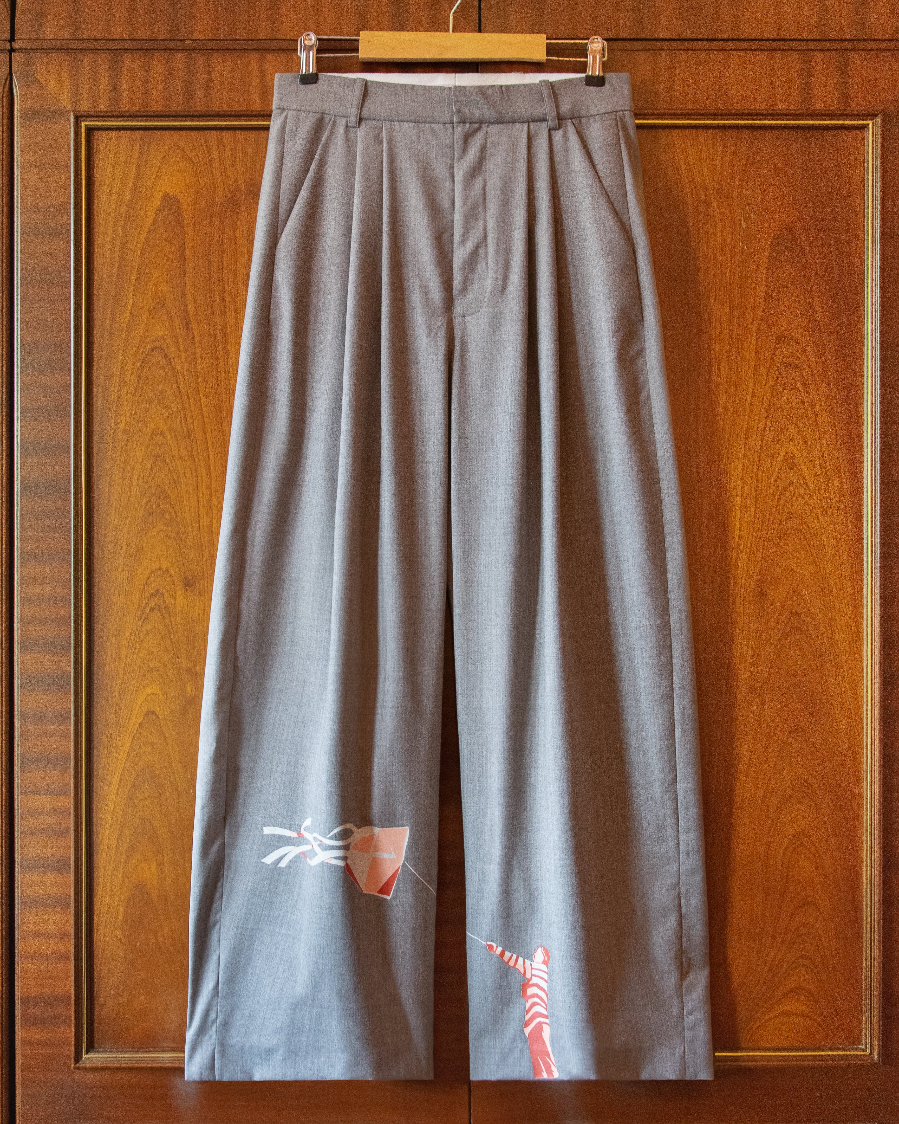 PLEATED WOOL KITE TROUSERS IN GREY